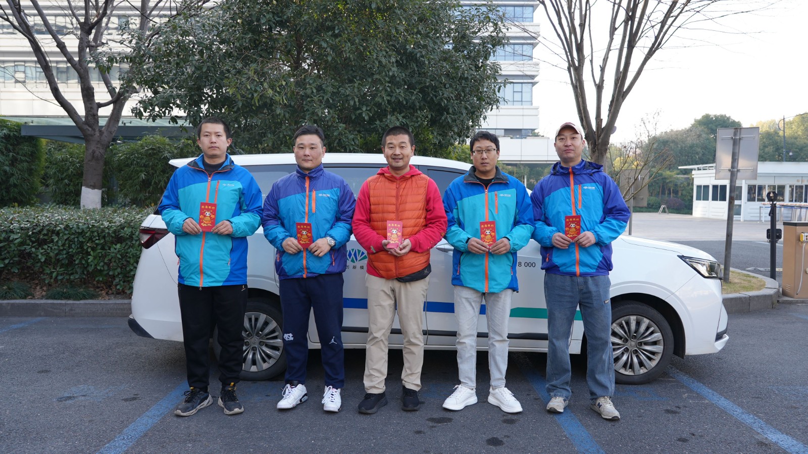 慰問春節值班的配送人員.jpg