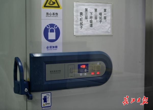 經(jīng)過(guò)滅活的樣本通常存放在零下75攝氏度的專用保存箱里。.jpeg